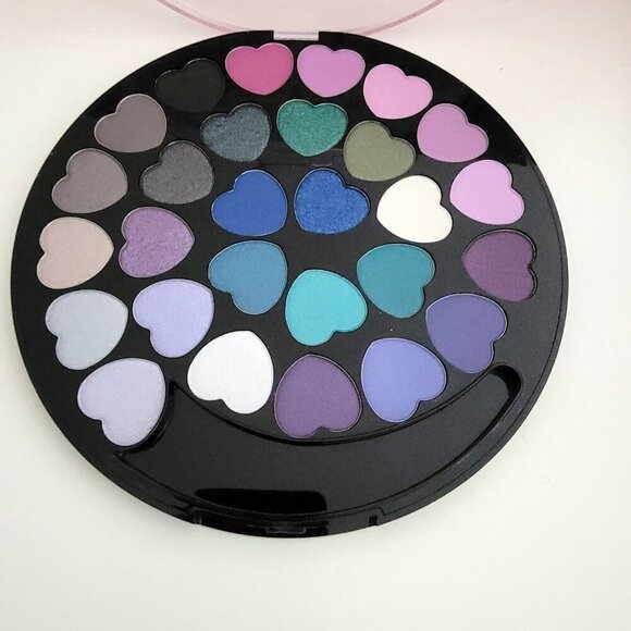 28 Essence Counting Hearts Eyeshadow Palette Love You Berry Much - Picture 8 of 12